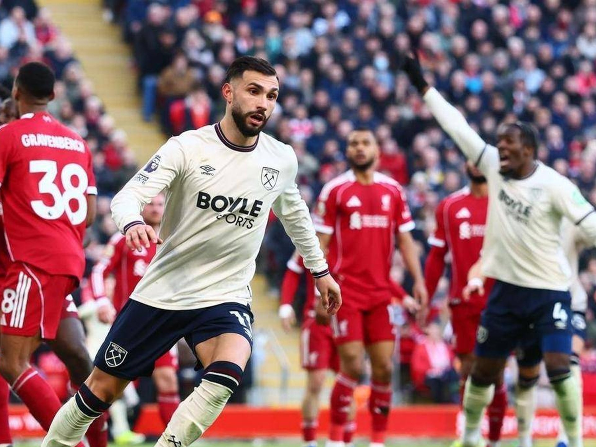 转会新闻_利物浦逆转纽卡斯尔联，英超积分榜形势再度改写的简单介绍